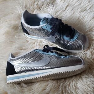 Nike cortez metallic hammered silver look with blue and black colourway 7.5w